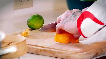 Хозяйка соблазняет на секс именитого повара