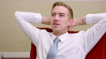 Владелец стриптиз клуба трахает новенькую танцовщицу