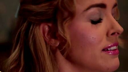 Питер Пэн попадает в сказочную страну и ебет там телок