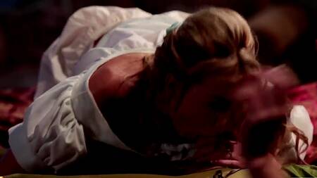 Питер Пэн попадает в сказочную страну и ебет там телок