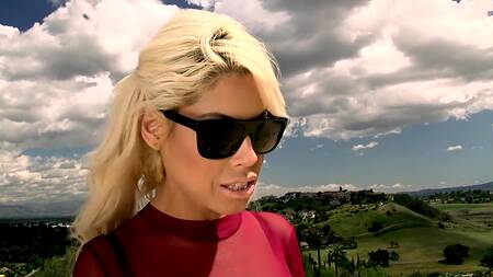 Три телки ебутся с бандитами, чтобы проникнуть в банду