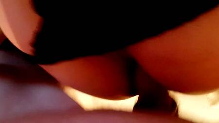 Пихарь сношает в попу подругу в сексуальных черных чулках