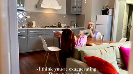 Русский пацан наслаждается сексом втроем с хорошенькими сучками