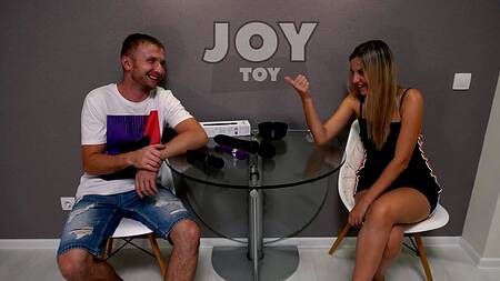 Русская сучка наслаждается вибратором и большим членом бойфренда