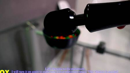 Русская сучка наслаждается вибратором и большим членом бойфренда