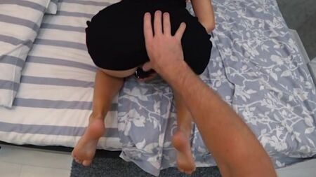 Русская сучка наслаждается вибратором и большим членом бойфренда