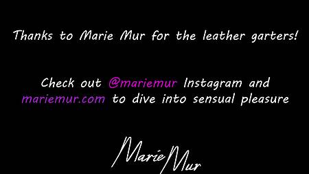 Блондинка в красивом белье извивается на хую стройного парня