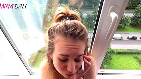 Русский любовник ебет девушку разговаривающую по телефону с мужем