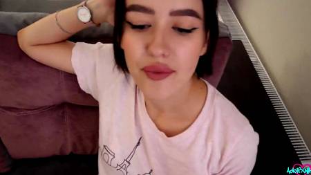 Русская телочка кайфует на большой болте неугомонного пихаря