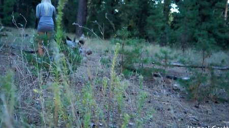 Красивый секс  на природе с пышногрудой блондинкой и накаченным парнем