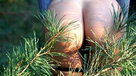 Красивый секс  на природе с пышногрудой блондинкой и накаченным парнем