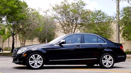 Телка едет домой к мужику, чтобы заняться сексом