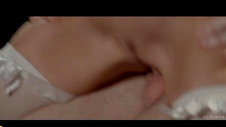 Милая блондинка с хвостиками занимается сексом на сцене