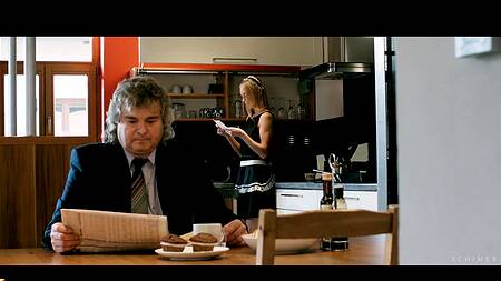 Милая блондинка с хвостиками занимается сексом на сцене