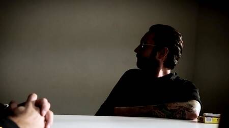 Сексапильная брюнетка ощутила пиздой двойное проникновение