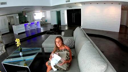 Сосед заходит в гости и застает милую телку за смачной мастурбацией