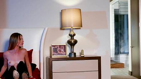 Красотка приходит к любовнику, чтобы почувствовать его хуй в жопе