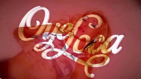 Развратная латинка соблазняет парня на секс, показывая сиськи