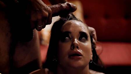 Священник отпускает грехи девушки, жестко её трахая