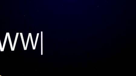 Рыжая девка в красном белье жарко ебется на кастинге