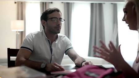 Репетитор согласен брать оплату за учебу сексом с милой студенткой