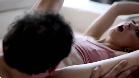 Репетитор согласен брать оплату за учебу сексом с милой студенткой