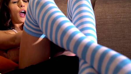 Муж на час снимает дрочку телки на видео и трахает её