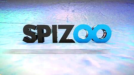 Накрашенная фифа в латексе наслаждается двумя членами