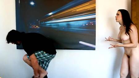 Милфа поссорилась с мужем и трахнулась с молодой парой