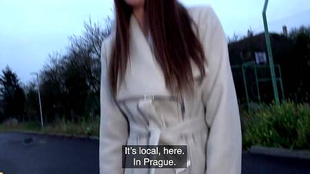 Наивная девка поверила парню и согласилась на секс