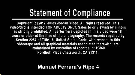 Худенькая блондинка отдается мужику с толстым членом