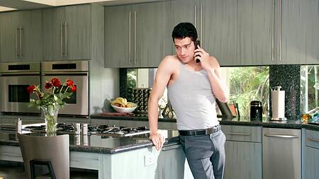 Муж балует жену сексом втроем с двойным проникновением