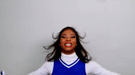 Девка из группы поддержки ебется после проигрыша любимой команды