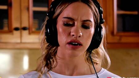 Блондинка находит подругу, которой нравится лесбийский секс