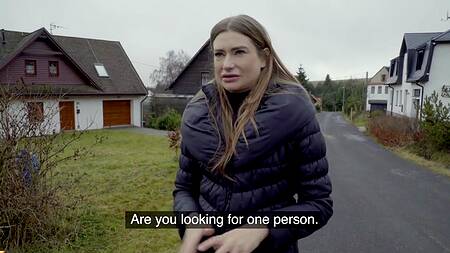 Девка приводит к себе мужика и ебется с ним за деньги