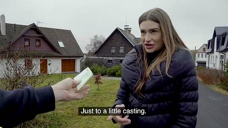 Девка приводит к себе мужика и ебется с ним за деньги