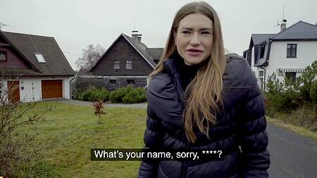 Девка приводит к себе мужика и ебется с ним за деньги