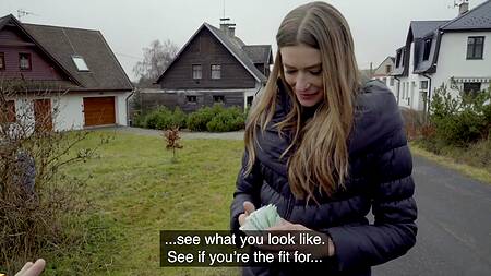 Девка приводит к себе мужика и ебется с ним за деньги