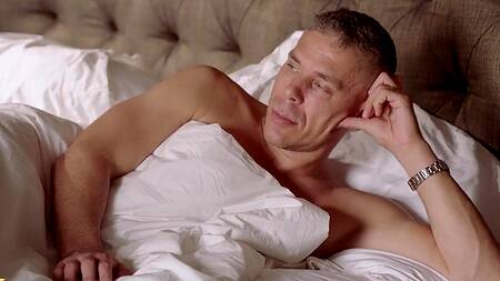 Красотка наслаждается сексом в мужем и вкусом его спермы