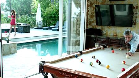 Красотка наслаждается сексом в мужем и вкусом его спермы