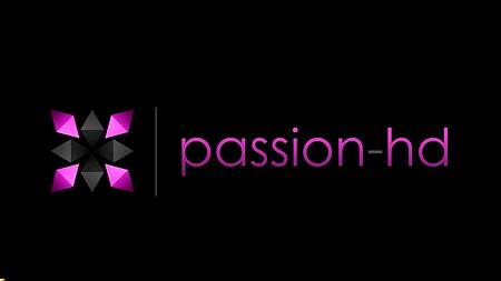 Сантехник оголяет торс и возбуждает молодую хозяйку на секс