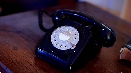 Рыжая красотка сдает парню комнату и склоняет его к сексу