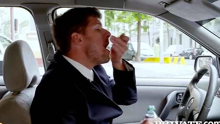 Худышка занимается сексом вместо йоги