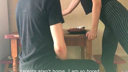 Попили чайку и приступили к бурному сексу на кухне