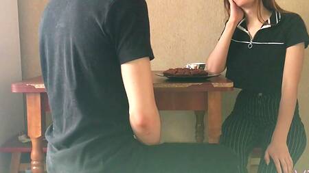 Попили чайку и приступили к бурному сексу на кухне