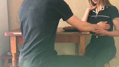 Попили чайку и приступили к бурному сексу на кухне