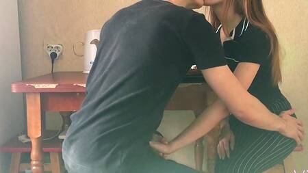 Попили чайку и приступили к бурному сексу на кухне