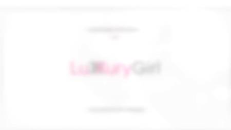 Красивая телка с жадностью проглотила камшот удовлетворенного самца