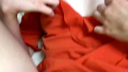 Пацан пялит пьяную сучку и снимает на камеру крупным планом