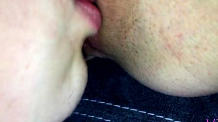 Пацан пялит пьяную сучку и снимает на камеру крупным планом